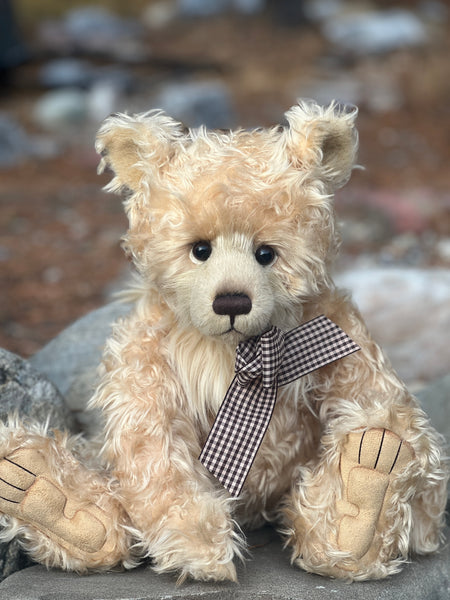 Whitaker by Charlie Bears